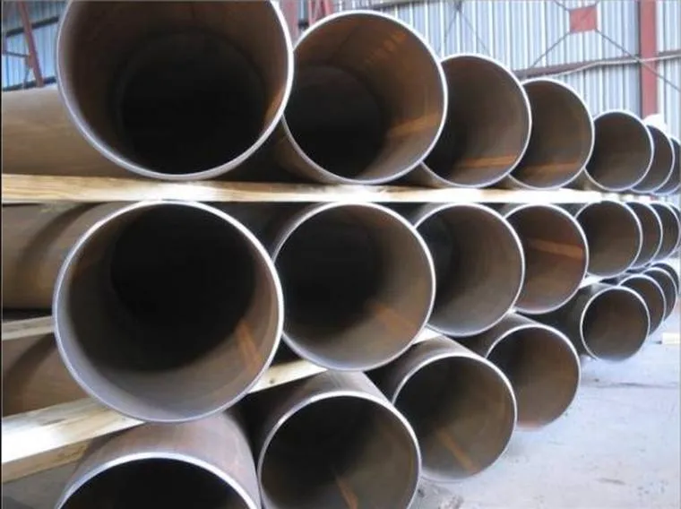 Ends of large-diameter pipe stacked under the shop roof